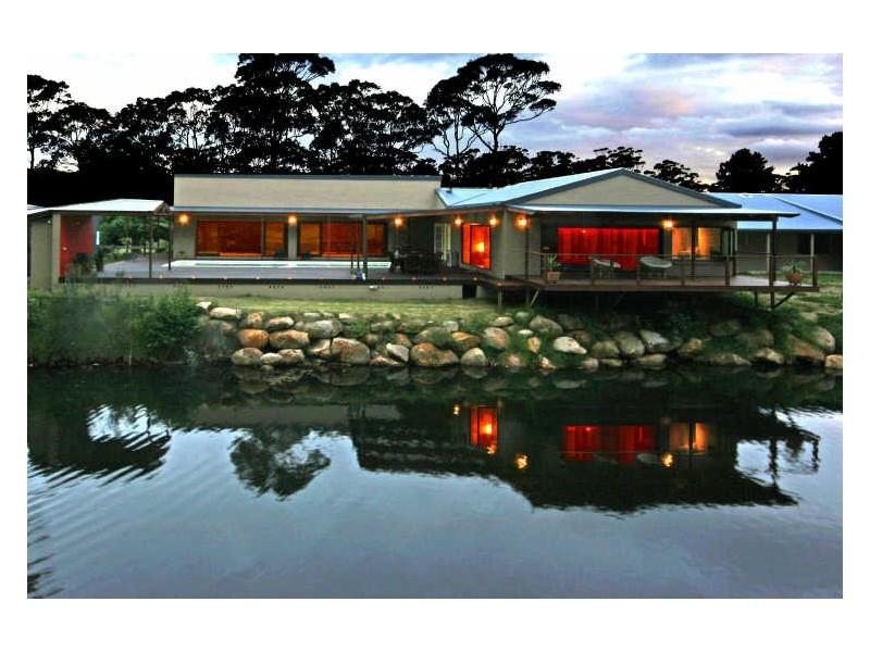 35 Princes Highway, Lake Tabourie NSW 2539