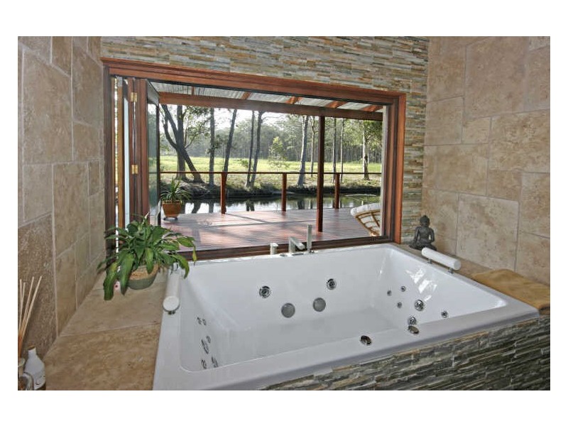 35 Princes Highway, Lake Tabourie NSW 2539