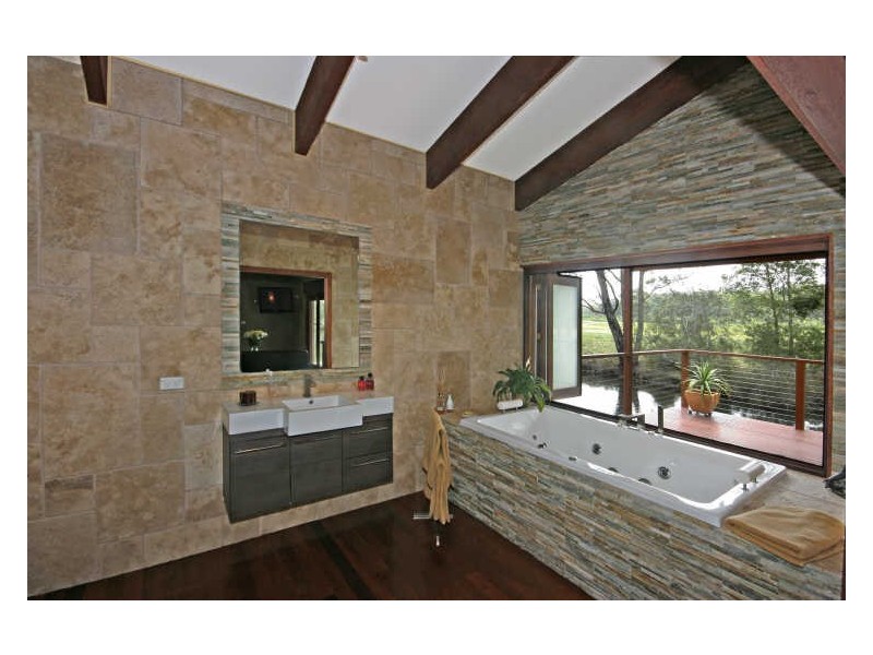 35 Princes Highway, Lake Tabourie NSW 2539