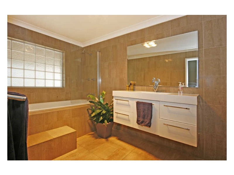 35 Princes Highway, Lake Tabourie NSW 2539