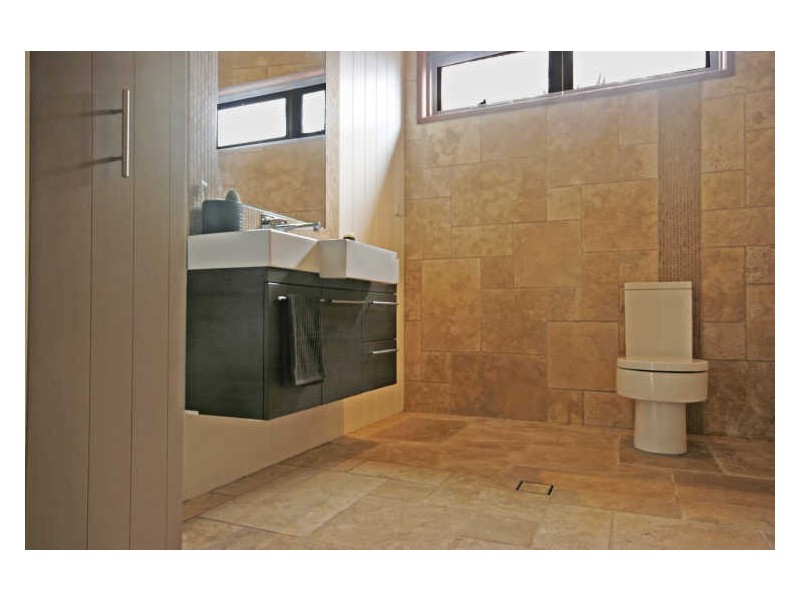 35 Princes Highway, Lake Tabourie NSW 2539