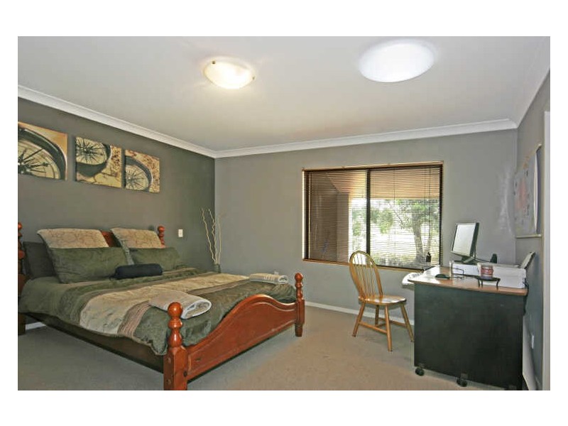 35 Princes Highway, Lake Tabourie NSW 2539