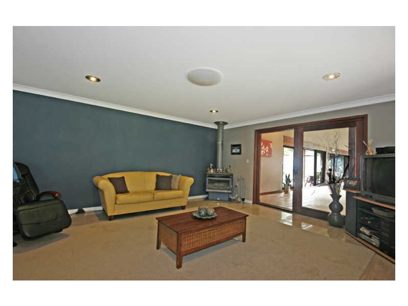35 Princes Highway, Lake Tabourie NSW 2539