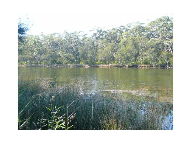 15 Portland Way, Lake Tabourie NSW 2539