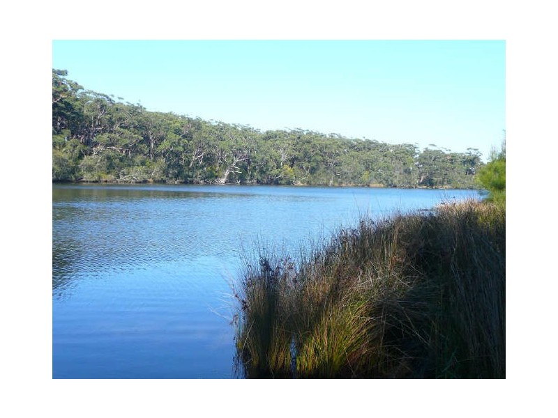 15 Portland Way, Lake Tabourie NSW 2539
