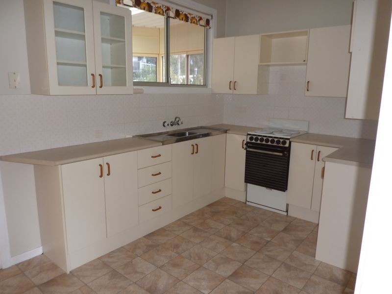 17 Davies Street, Mollymook NSW 2539