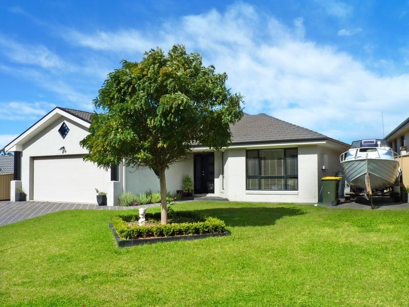 17 Royal Mantle Drive, Ulladulla NSW 2539