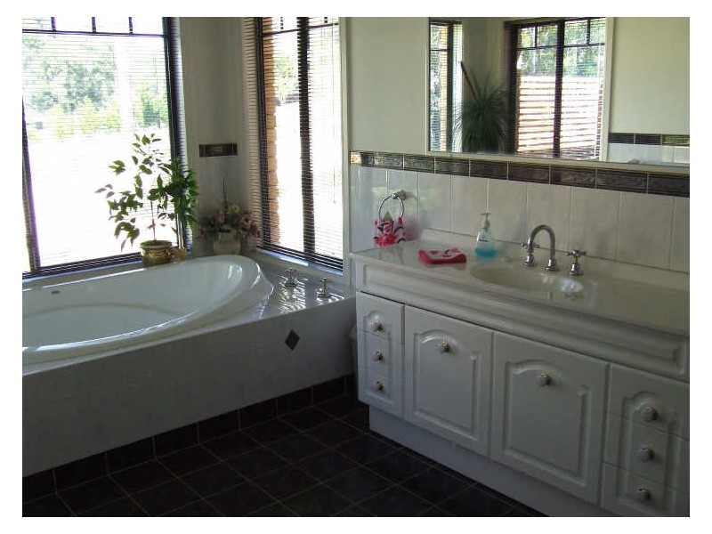 5 Brook Hollow Close, Milton NSW 2538