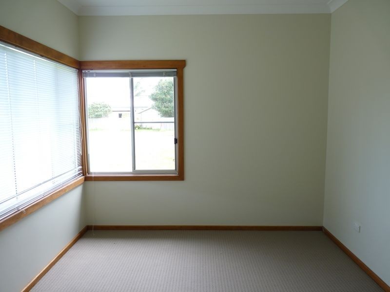 30 Queanbeyan Avenue, Burrill Lake NSW 2539