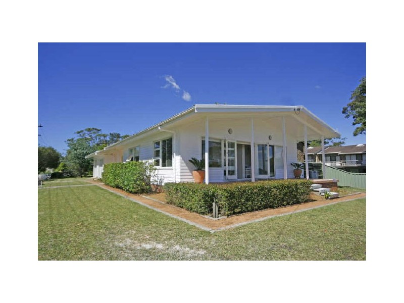 1 Davies St, Mollymook NSW 2539