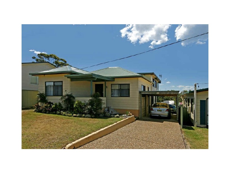 16 Canberra Crescent, Burrill Lake NSW 2539