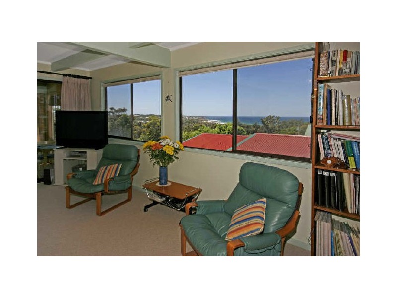 16 Canberra Crescent, Burrill Lake NSW 2539