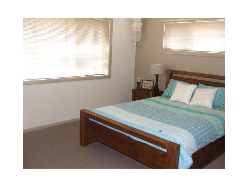 21 Oak Avenue, Lake Tabourie NSW 2539