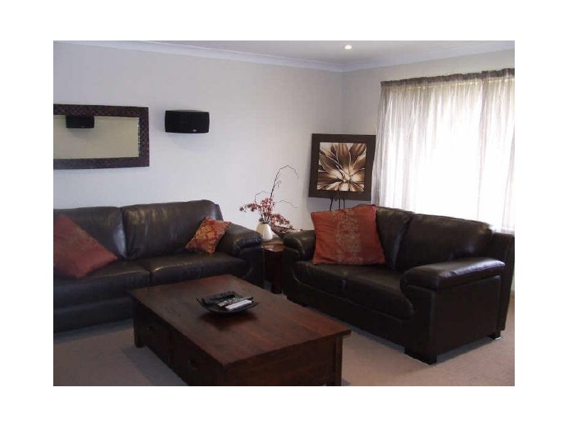 21 Oak Avenue, Lake Tabourie NSW 2539