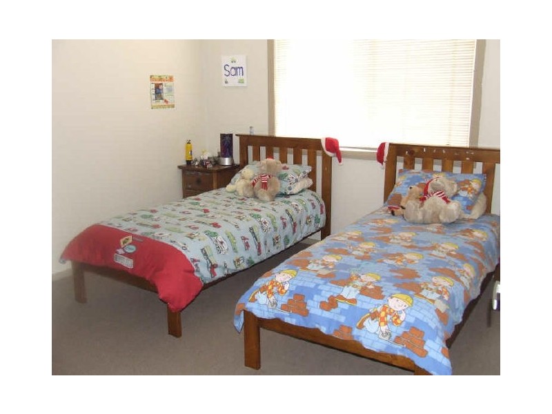 21 Oak Avenue, Lake Tabourie NSW 2539