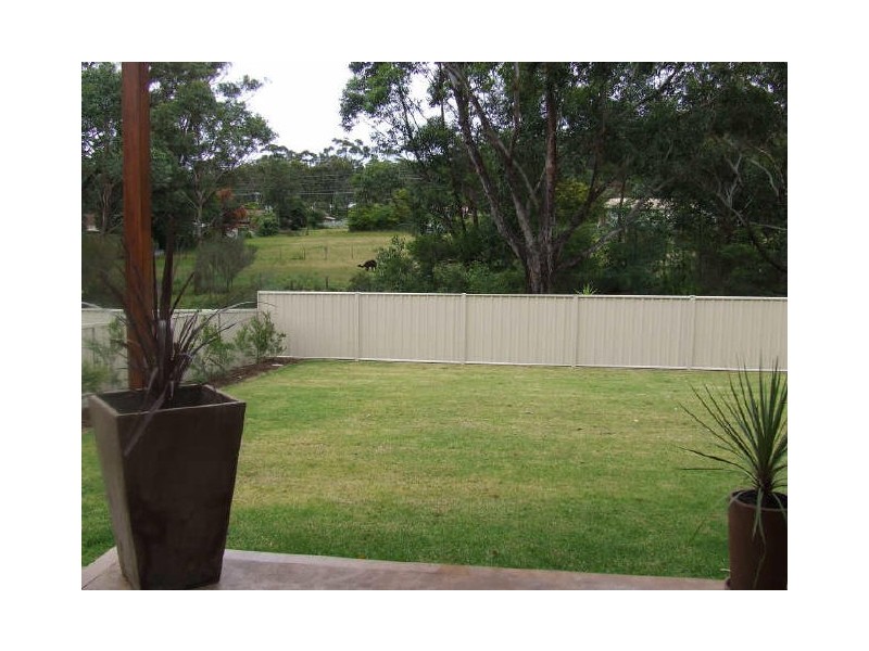 21 Oak Avenue, Lake Tabourie NSW 2539