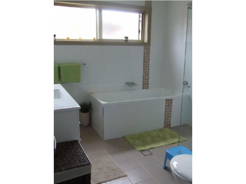 21 Oak Avenue, Lake Tabourie NSW 2539