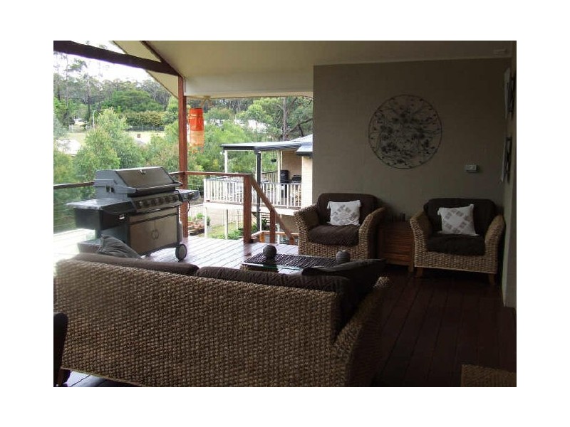 21 Oak Avenue, Lake Tabourie NSW 2539