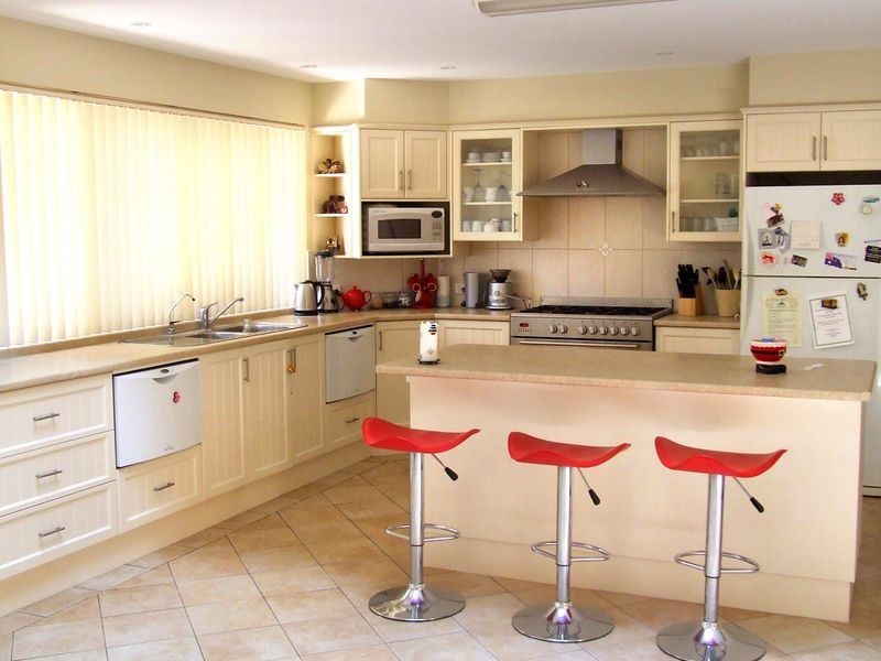 4 Buckland Street, Mollymook NSW 2539