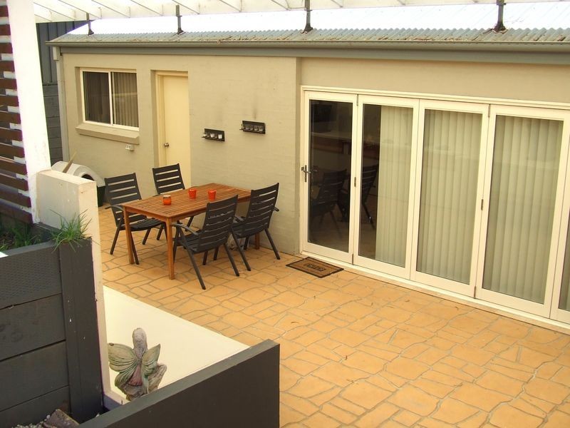 4 Buckland Street, Mollymook NSW 2539