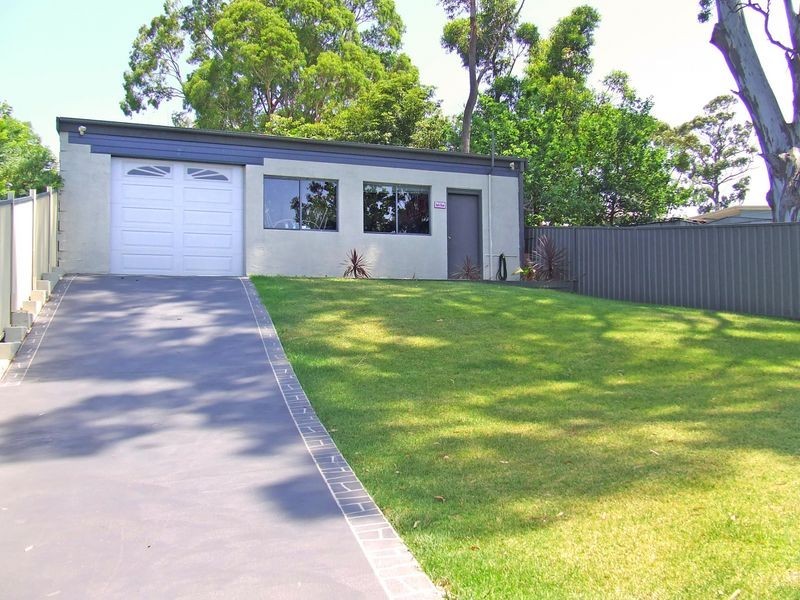 4 Buckland Street, Mollymook NSW 2539