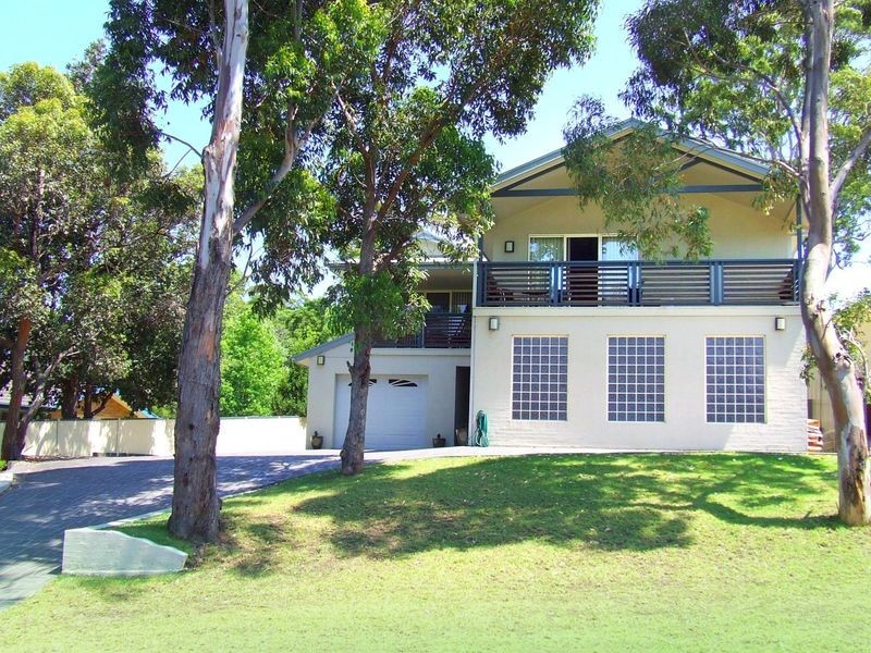 4 Buckland Street, Mollymook NSW 2539