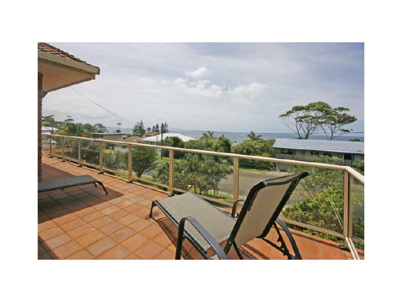 11 Booth Avenue, Narrawallee NSW 2539