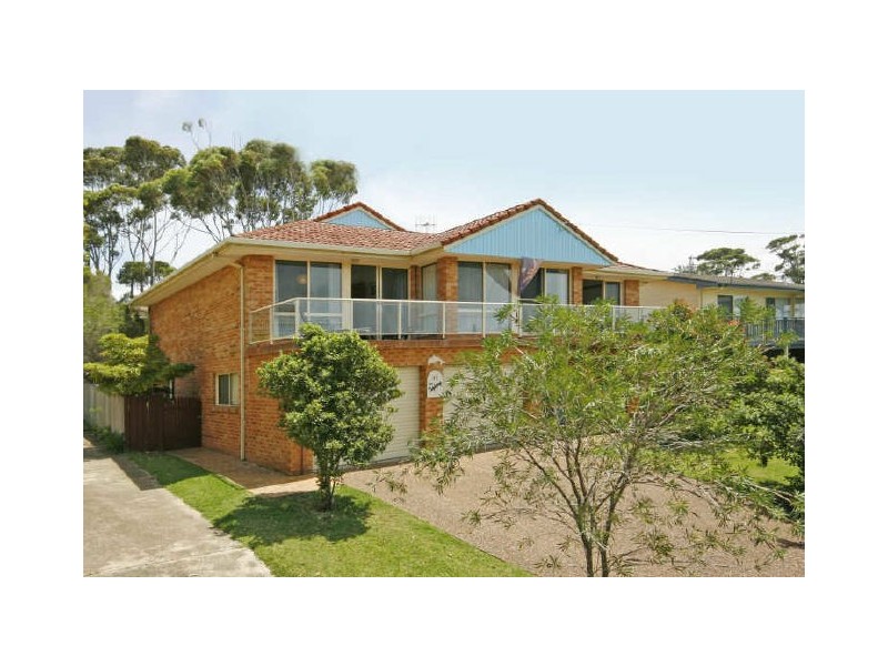 11 Booth Avenue, Narrawallee NSW 2539