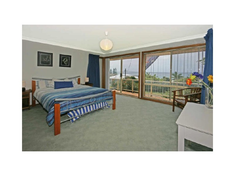 11 Booth Avenue, Narrawallee NSW 2539