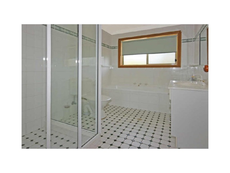 11 Booth Avenue, Narrawallee NSW 2539