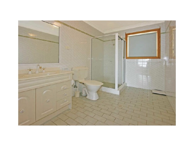 11 Booth Avenue, Narrawallee NSW 2539