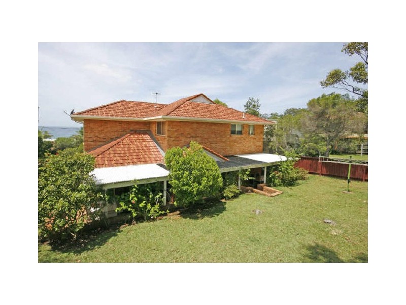 11 Booth Avenue, Narrawallee NSW 2539