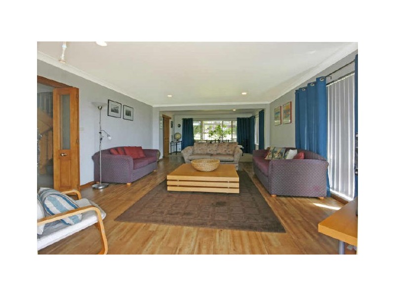 11 Booth Avenue, Narrawallee NSW 2539