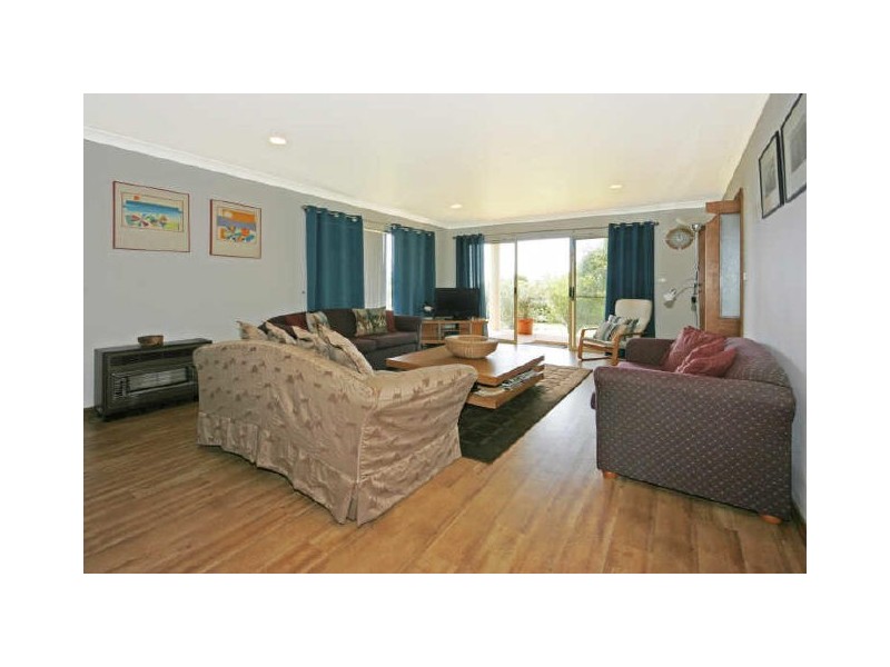 11 Booth Avenue, Narrawallee NSW 2539