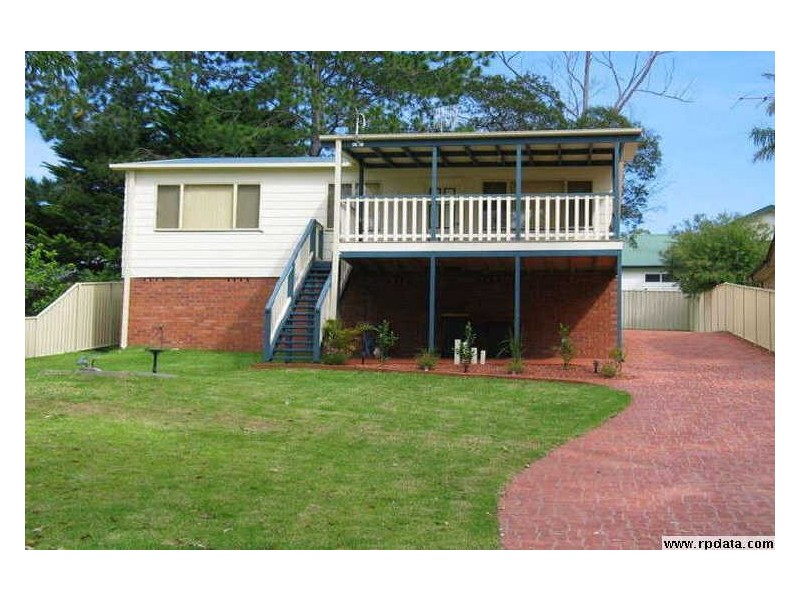 39 River Road, Lake Tabourie NSW 2539
