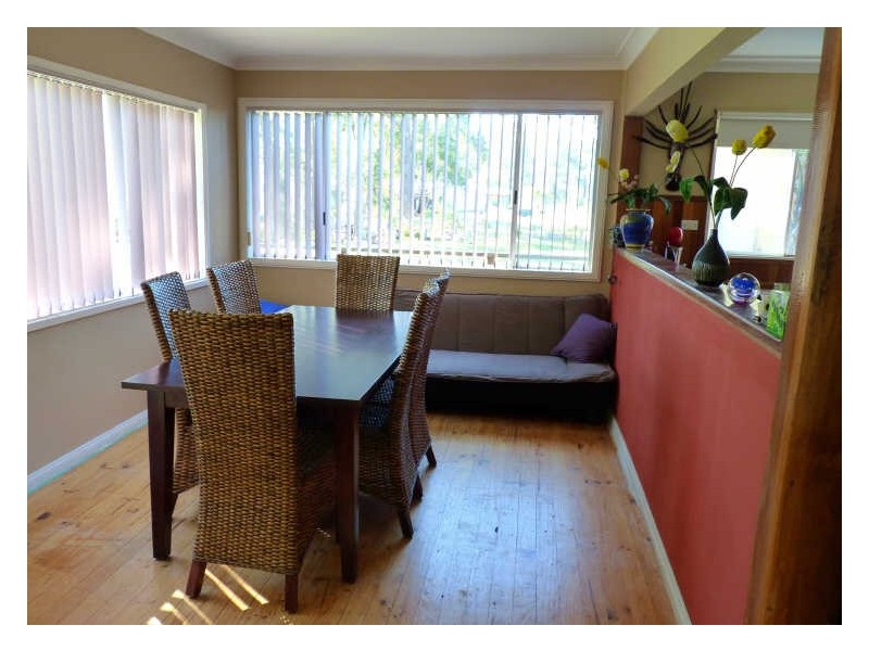 39 Princes Highway, Lake Tabourie NSW 2539