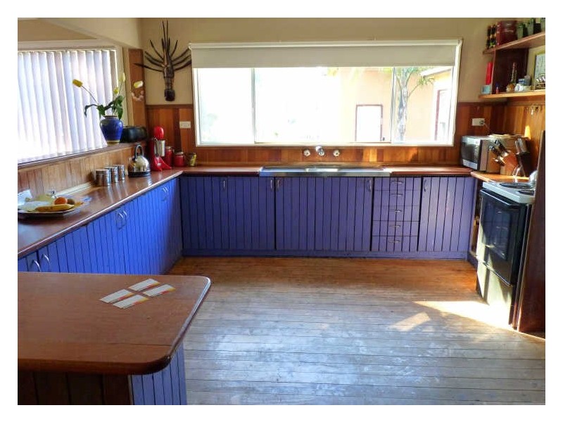39 Princes Highway, Lake Tabourie NSW 2539
