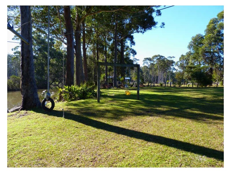 39 Princes Highway, Lake Tabourie NSW 2539