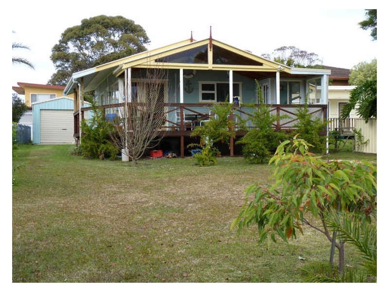 4 Maria Avenue, Burrill Lake NSW 2539