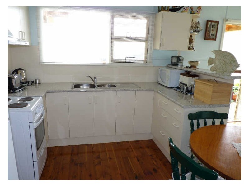 4 Maria Avenue, Burrill Lake NSW 2539