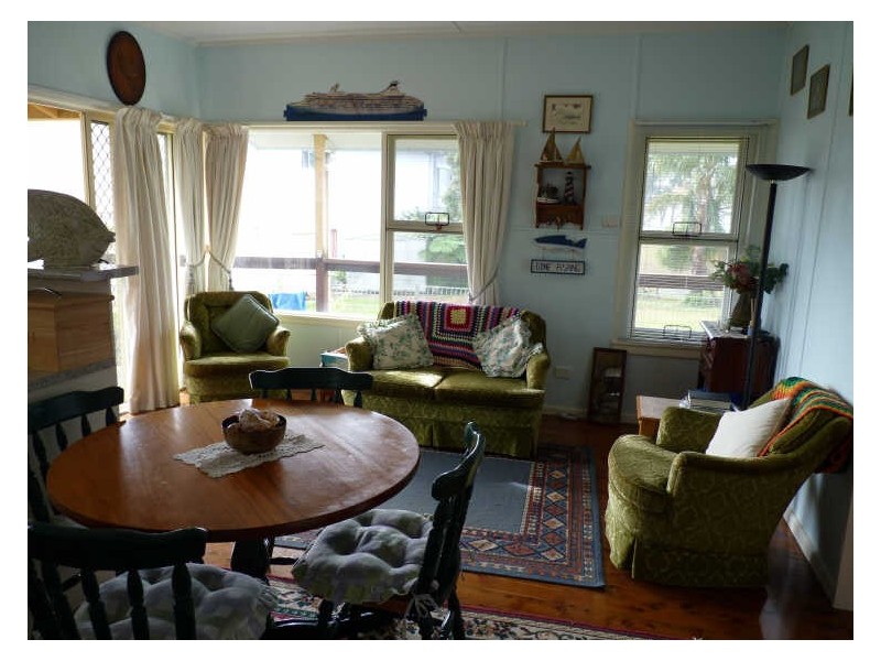 4 Maria Avenue, Burrill Lake NSW 2539