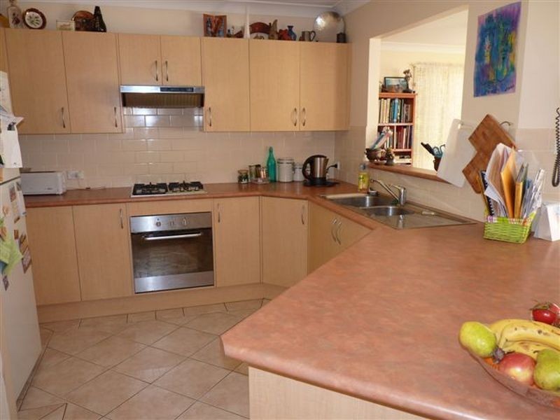 18 Cornfield Parade, Fishermans Paradise NSW 2539