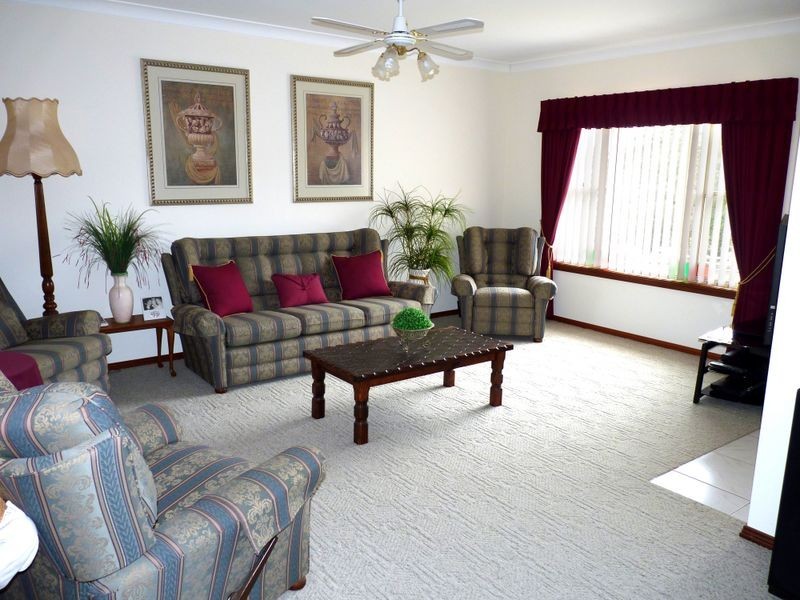 33 Leo Drive, Narrawallee NSW 2539