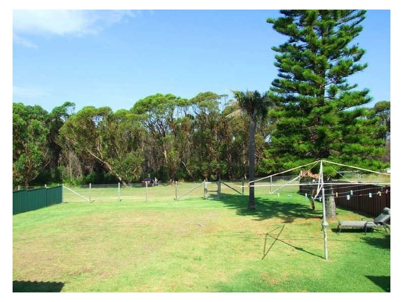 18 Princes Highway, Burrill Lake NSW 2539