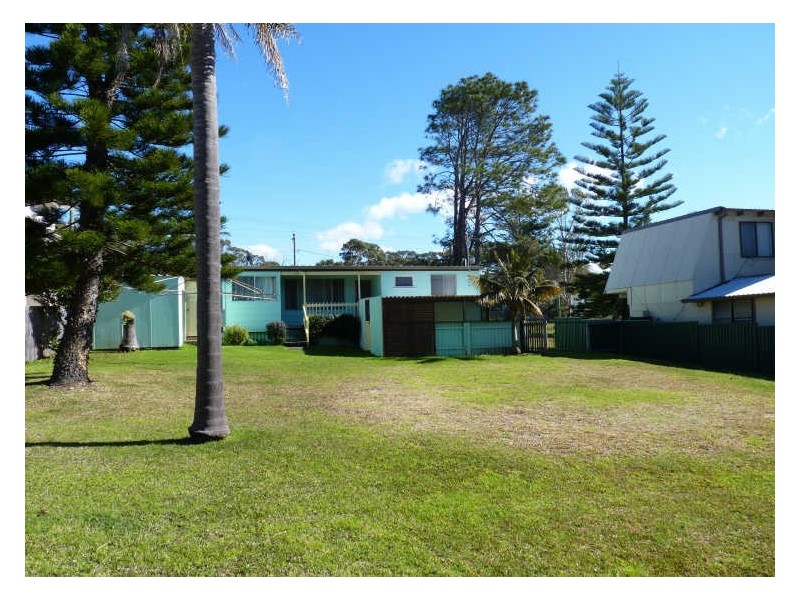 18 Princes Highway, Burrill Lake NSW 2539