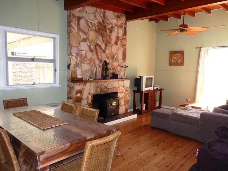 17 Beach Street, Lake Tabourie NSW 2539
