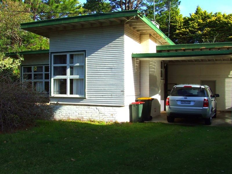 17 Beach Street, Lake Tabourie NSW 2539