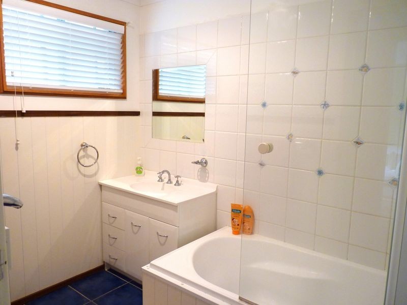31 Canberra Crescent, Burrill Lake NSW 2539