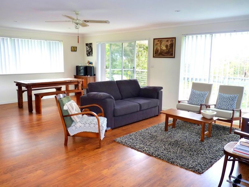 31 Canberra Crescent, Burrill Lake NSW 2539