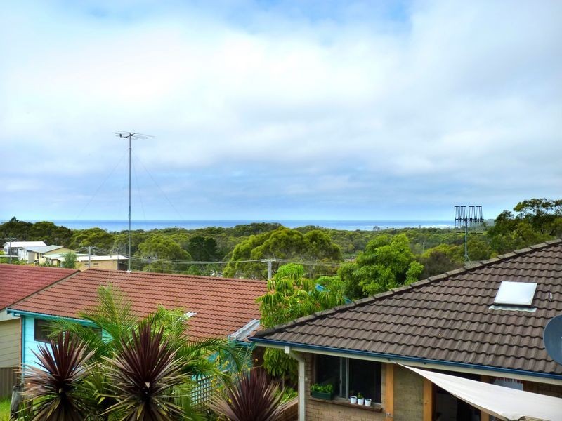 31 Canberra Crescent, Burrill Lake NSW 2539